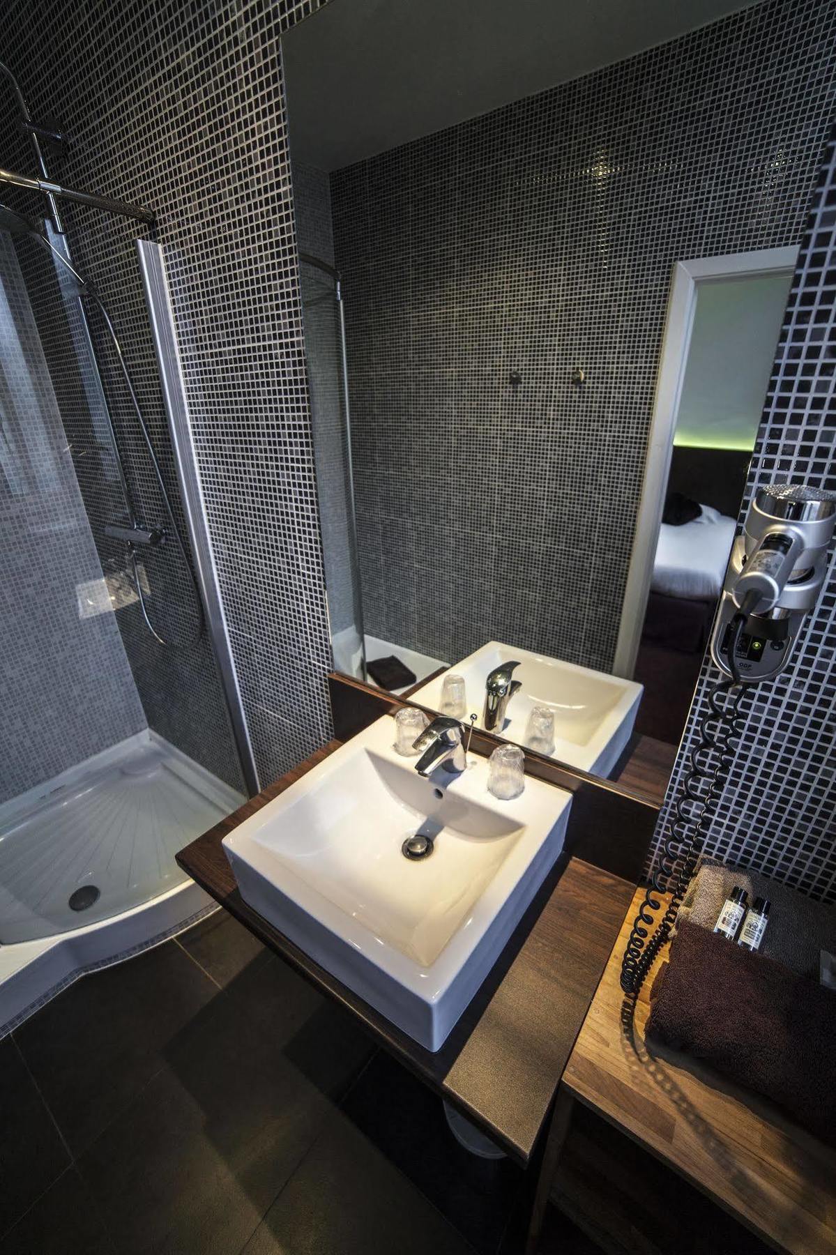 Hotel Kanai Lille Exteriör bild